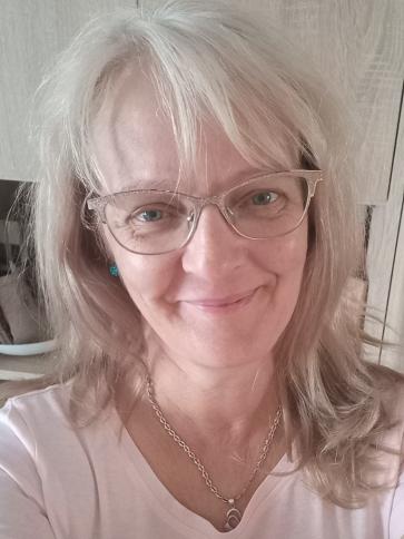 Szilvia, 53 éves nyergesújfalui társkereső nő profil fotója