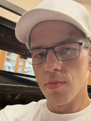 László, 32 éves békéscsabai társkereső férfi profil fotója