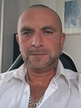 Sziasztok! Lajos vagyok. Online Bács-Kiskun megyei randizni vágyó nők kattinsatok a kedvenc gombra.