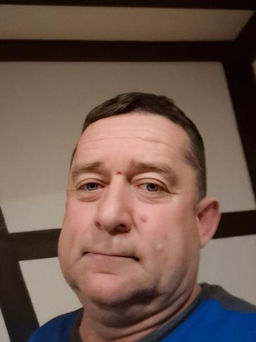 Zsolt, 47 éves albániai társkereső férfi profil fotója