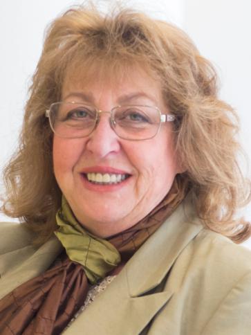 Éva, 66 éves kecskeméti társkereső nő profil fotója