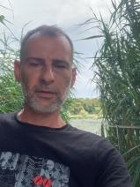Sziasztok! Julian vagyok. Diplomás németországi társkereső nőket keresek ismerkedési célból.
