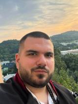 Sziasztok! Edmond vagyok. Komoly dunaújvárosi párkereső nők jelentkezését várom.