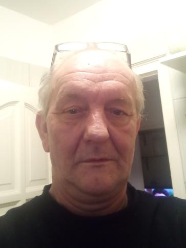 István, 61 éves szákszendi társkereső férfi profil fotója
