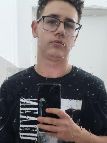 Ferenc, 19 éves romániai társkereső férfi profil fotója