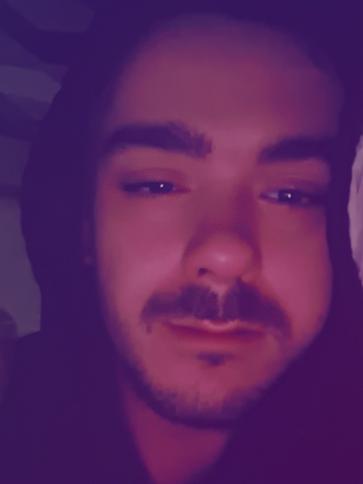 Levente, 22 éves pécsi társkereső férfi profil fotója