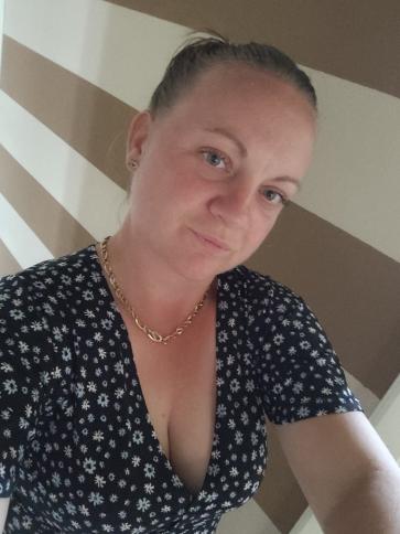 Zsanett, 35 éves németországi társkereső nő profil fotója