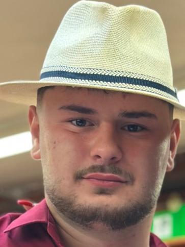 Béla, 20 éves békéscsabai társkereső férfi profil fotója