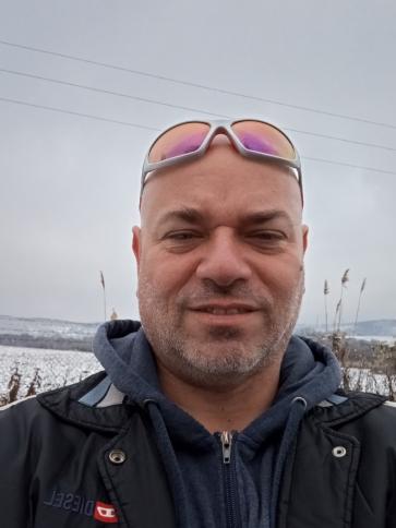 Zola, 52 éves pécsi társkereső férfi profil fotója