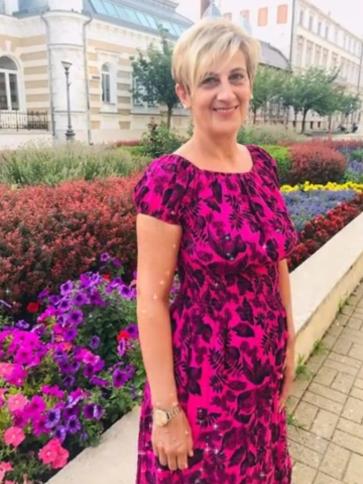 Anikó, 62 éves miskolci társkereső nő profil fotója