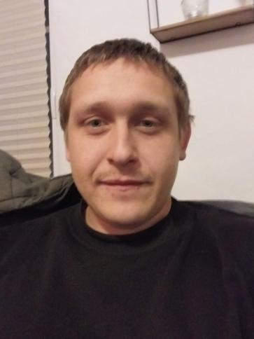 Zoltán, 25 éves cibakházai társkereső férfi profil fotója