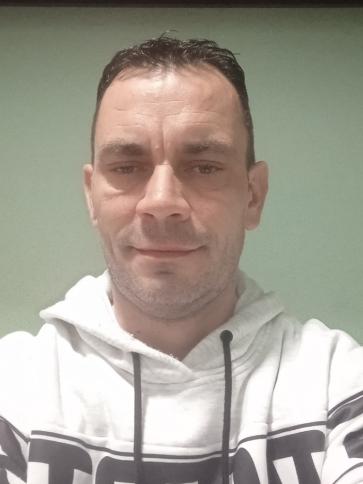 Peti, 49 éves szolnoki társkereső férfi profil fotója