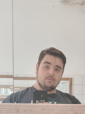 Laci, 19 éves békéscsabai társkereső férfi profil fotója