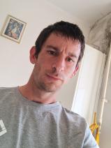 Sziasztok! David vagyok. Komoly békéscsabai párkereső nők jelentkezését várom.