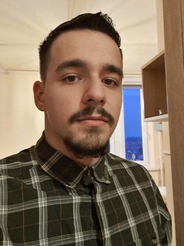 Erik, 18 éves szombathelyi társkereső férfi profil fotója