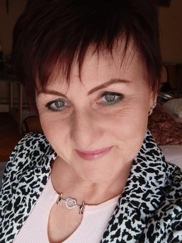 Enikő, 57 éves miskolci társkereső nő profil fotója