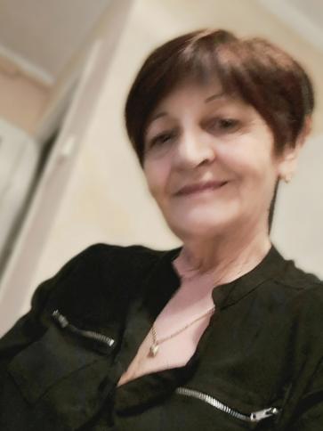 Gyöngyi, 70 éves pápai társkereső nő profil fotója