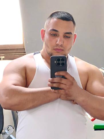 Péter, 22 éves kecskeméti társkereső férfi profil fotója