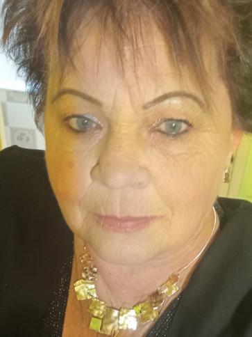 Évi, 65 éves székesfehérvári társkereső nő profil fotója