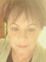 Sziasztok! Évi vagyok. Komoly székesfehérvári társkereső férfiak jelentkezését várom.