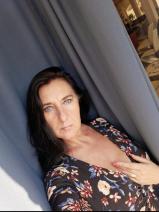 Sziasztok! Ildikó vagyok. Online budapesti randizni vágyó férfiak jelöljetek kedvencnek.