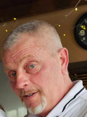 Sanyi, 57 éves tatabányai társkereső férfi profil fotója