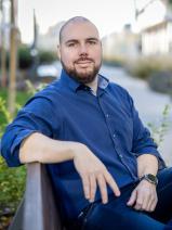 Sziasztok! Sándor vagyok. Fiatal budapesti párkereső lányokkal chatelnék.