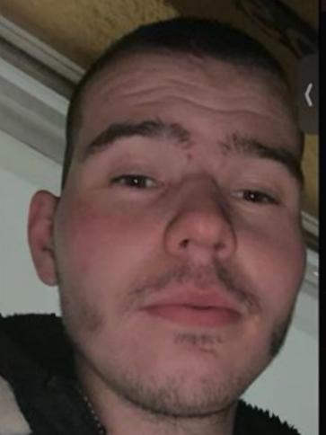 Attila, 24 éves győri társkereső férfi profil fotója