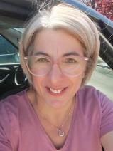 Sziasztok! Tündi vagyok. Komoly németországi társkereső férfiak jelentkezését várom.