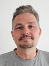 Sziasztok! Péter vagyok. Komoly Budapest XIV. kerületi párkereső nők jelentkezését várom.