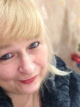 Sziasztok! Gigi vagyok. Komoly Komárom-Esztergom megyei társkereső férfiak jelentkezését várom.