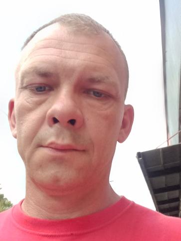Ákos, 42 éves kisvárdai társkereső férfi profil fotója