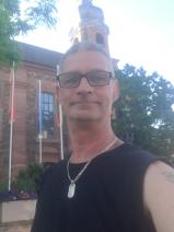 Sziasztok! Attila vagyok. Online Budapest XIII. kerületi randizni vágyó nők kattinsatok a kedvenc gombra.