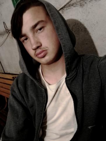 Kevin, 18 éves szentkirályszabadjai társkereső férfi profil fotója