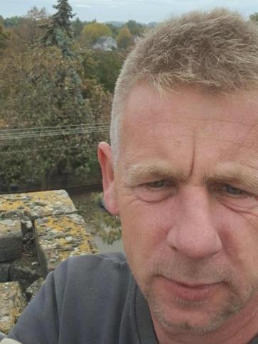 Róbert, 47 éves kecskeméti társkereső férfi profil fotója