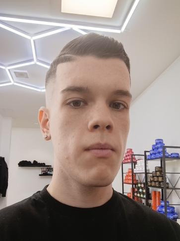 András, 23 éves ádándi társkereső férfi profil fotója