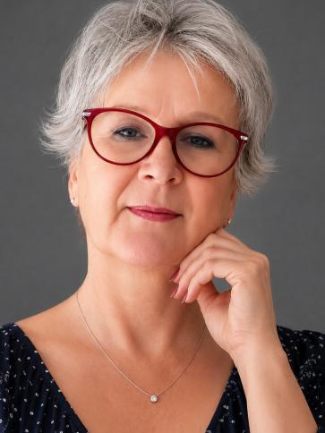 Erika, 63 éves kecskeméti társkereső nő profil fotója