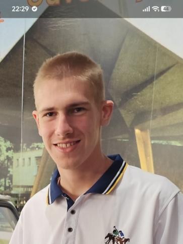 Bandi, 18 éves kazincbarcikai társkereső férfi profil fotója