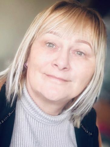 Gabriella, 61 éves mosonmagyaróvári társkereső nő profil fotója