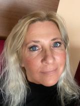 Sziasztok! Anita vagyok. Komoly székesfehérvári társkereső férfiak jelentkezését várom.
