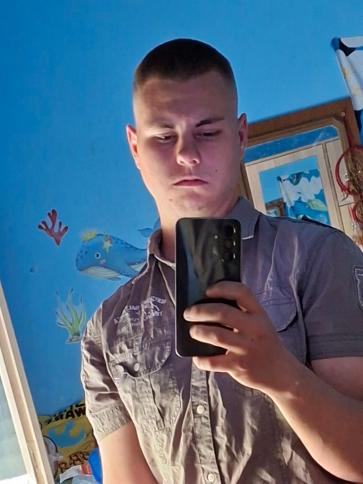 Kristóf, 22 éves taktaharkányi társkereső férfi profil fotója