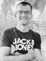 Sziasztok! Gábor vagyok. Komoly Heves megyei párkereső nők jelentkezését várom.