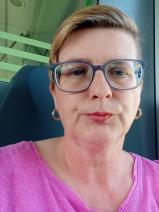 Sziasztok! Éva vagyok. Komoly albániai társkereső férfiak jelentkezését várom.