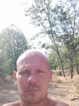 Sziasztok! Attila vagyok. Online Bács-Kiskun megyei randizni vágyó nők kattinsatok a kedvenc gombra.
