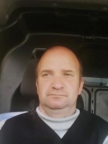 Tibor, 45 éves mosonmagyaróvári társkereső férfi profil fotója