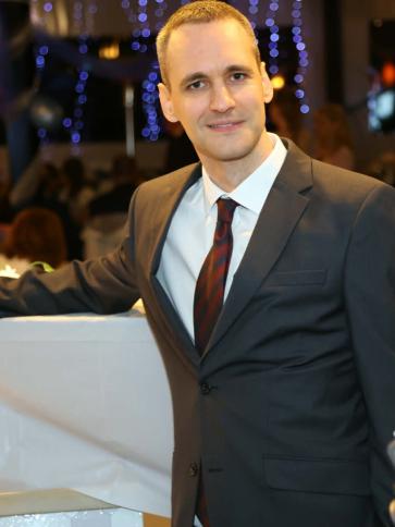 András
