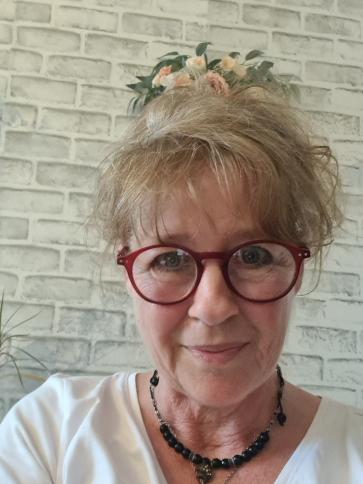 Zsuzsanna, 59 éves tatabányai társkereső nő profil fotója