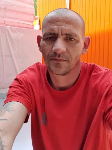 Zoltán, 46 éves dunaújvárosi társkereső férfi profil fotója