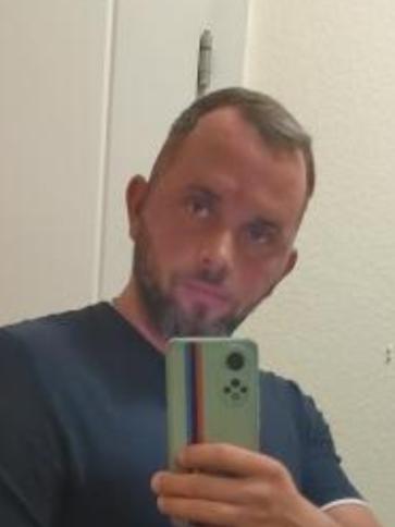 Ádám, 34 éves mosonmagyaróvári társkereső férfi profil fotója