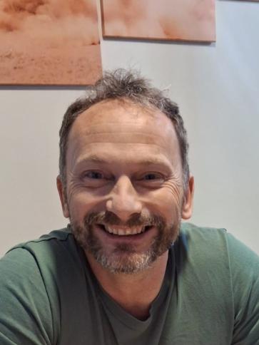 Csaba, 51 éves Nagy Britannia kerületi társkereső férfi profil fotója